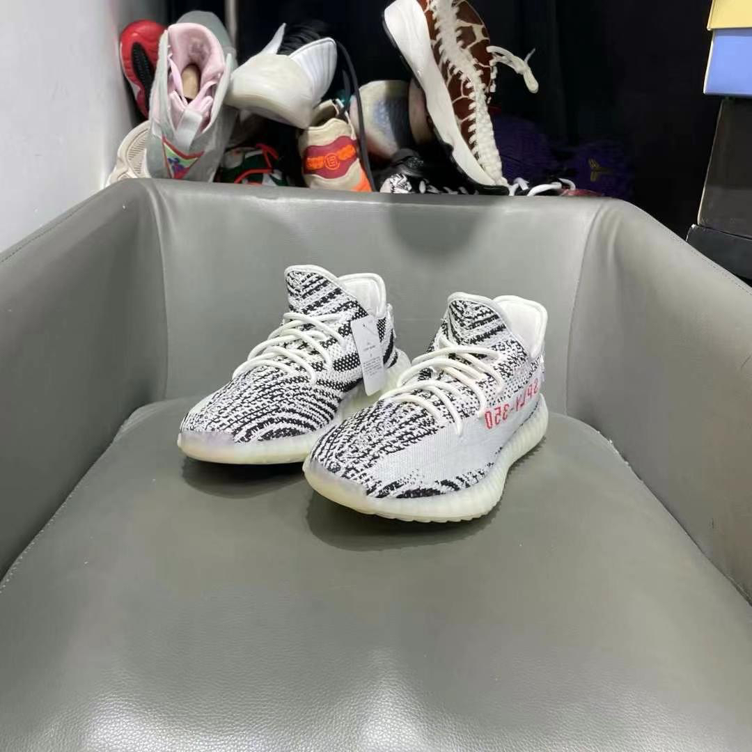 全新44.5码 yeezy350白斑马全新无使用2299秒杀球鞋