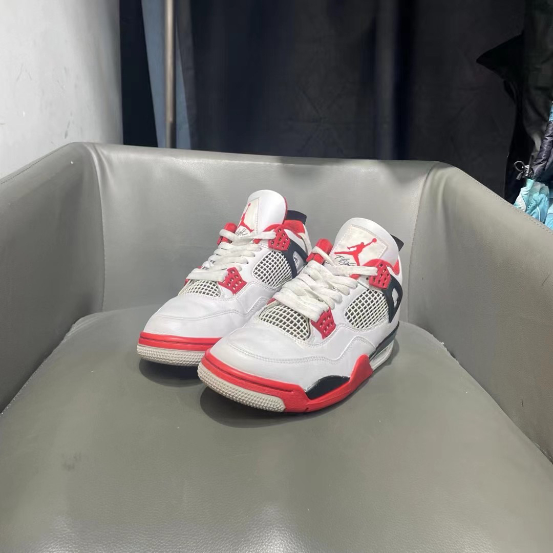 捡漏42码 AJ4 白红 下地两次 1299秒杀！平台2249！球鞋