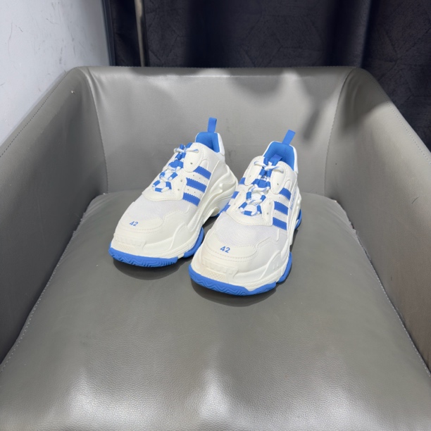 42码 巴黎世家x 阿迪达斯联名 之前3899现在3299
