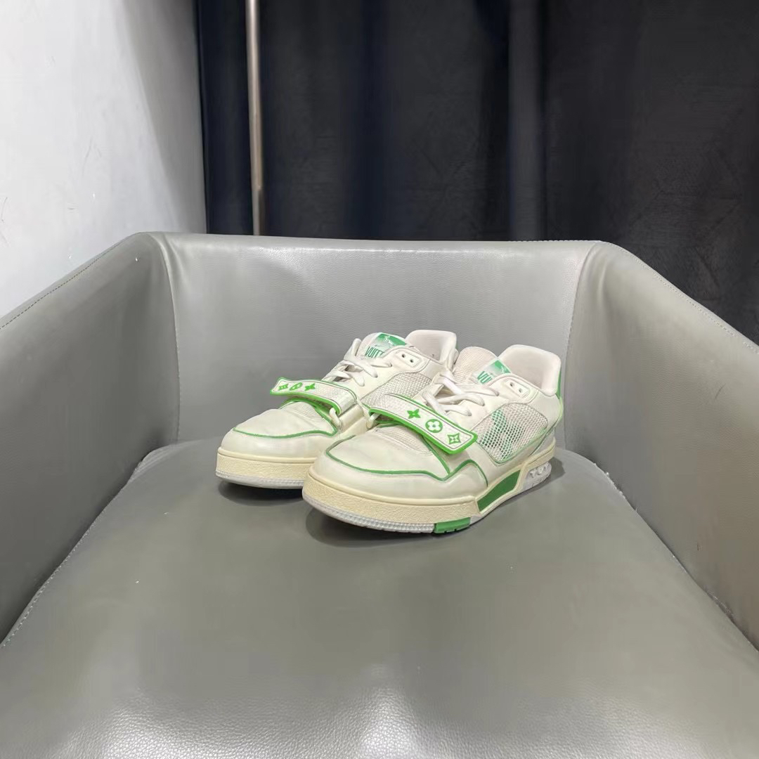 捡漏42码 lv trainer 魔术贴白绿 下地两次4599秒杀！原盒球鞋