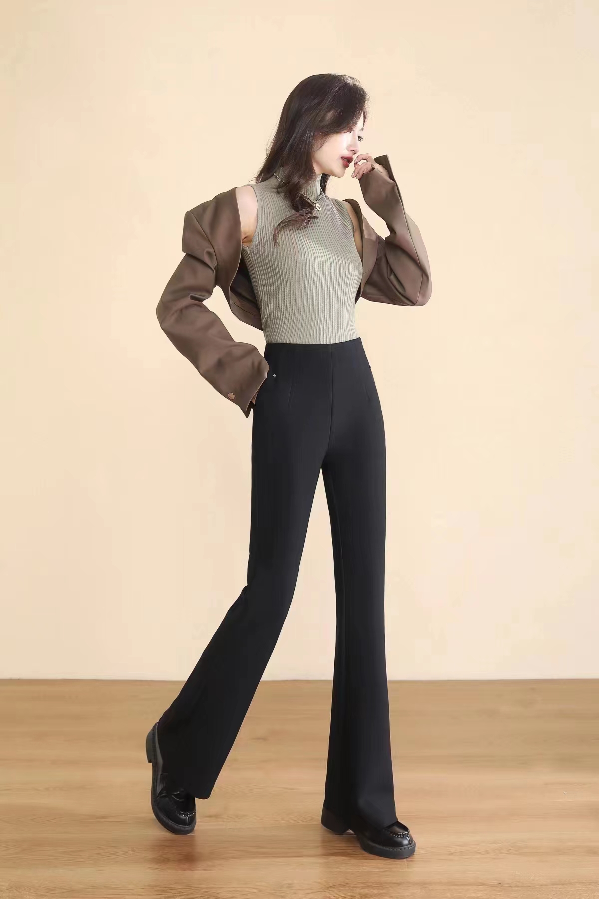 精品显瘦腿长微喇女裤