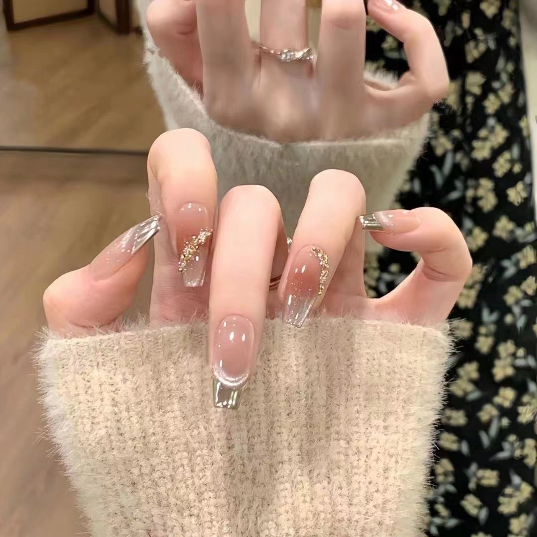 2023年新款纯手工穿戴甲裸色法式短款美甲腮红晕染猫眼秋冬高级感