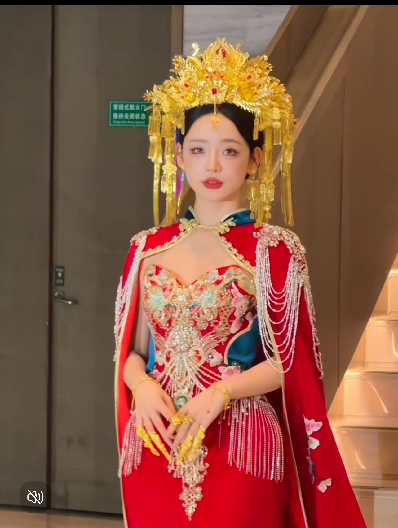 新款大气红金色圆冠4256