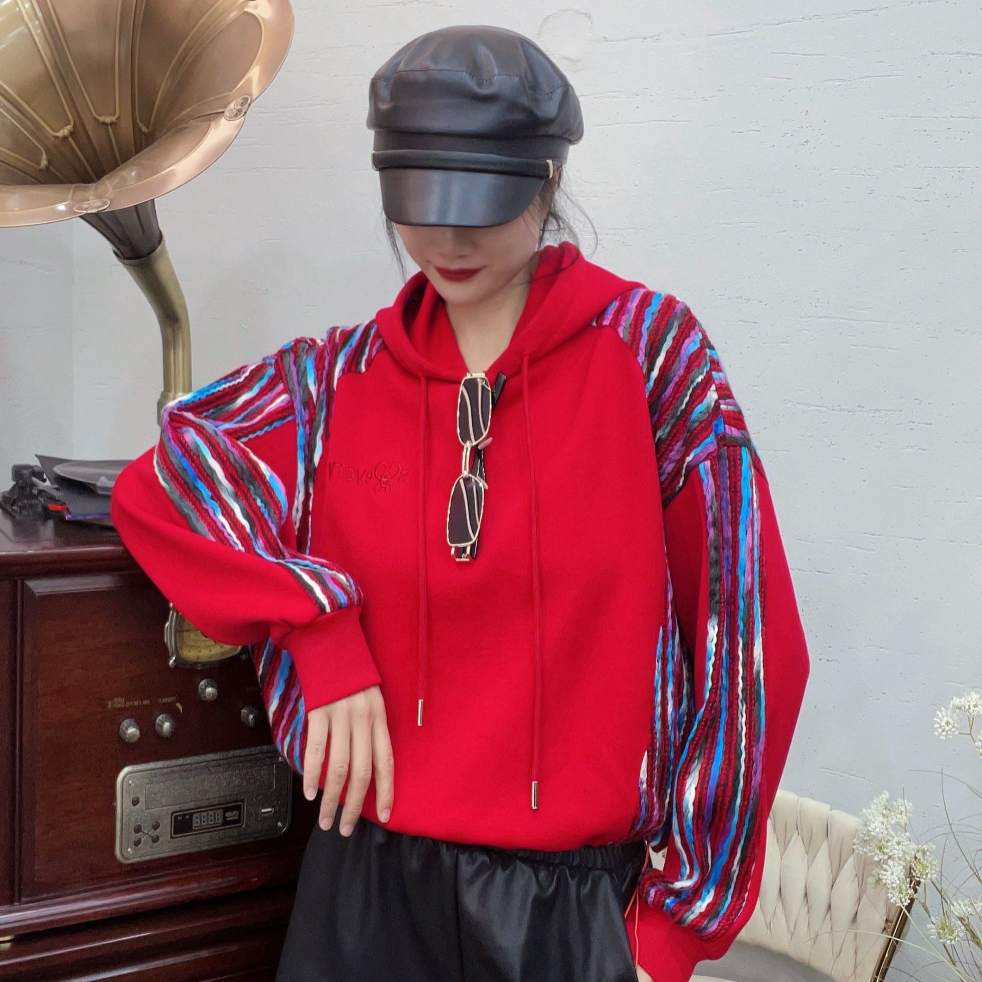 爱舞服饰 拼接连帽卫衣