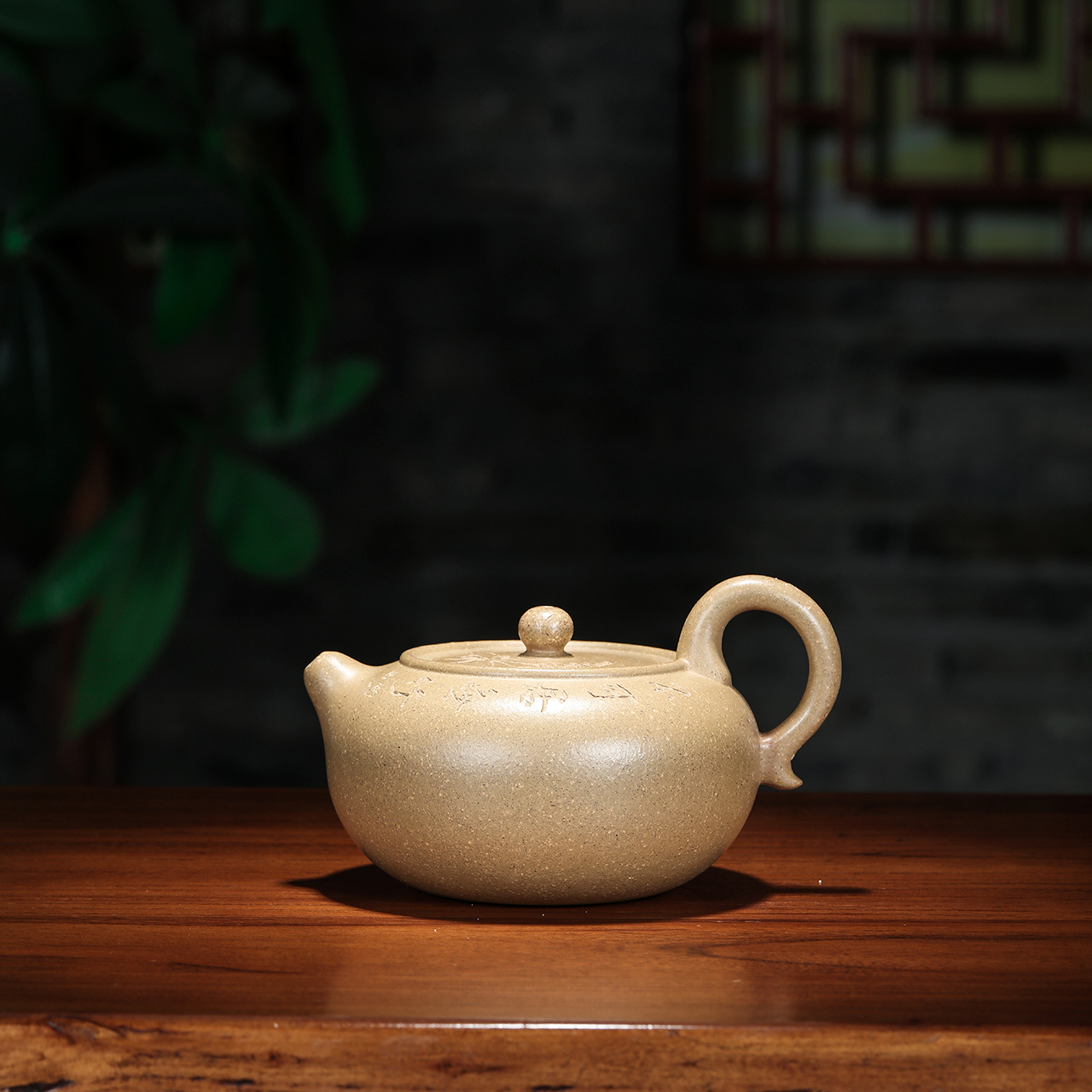 黄龙山原矿七彩段—贵妃壶