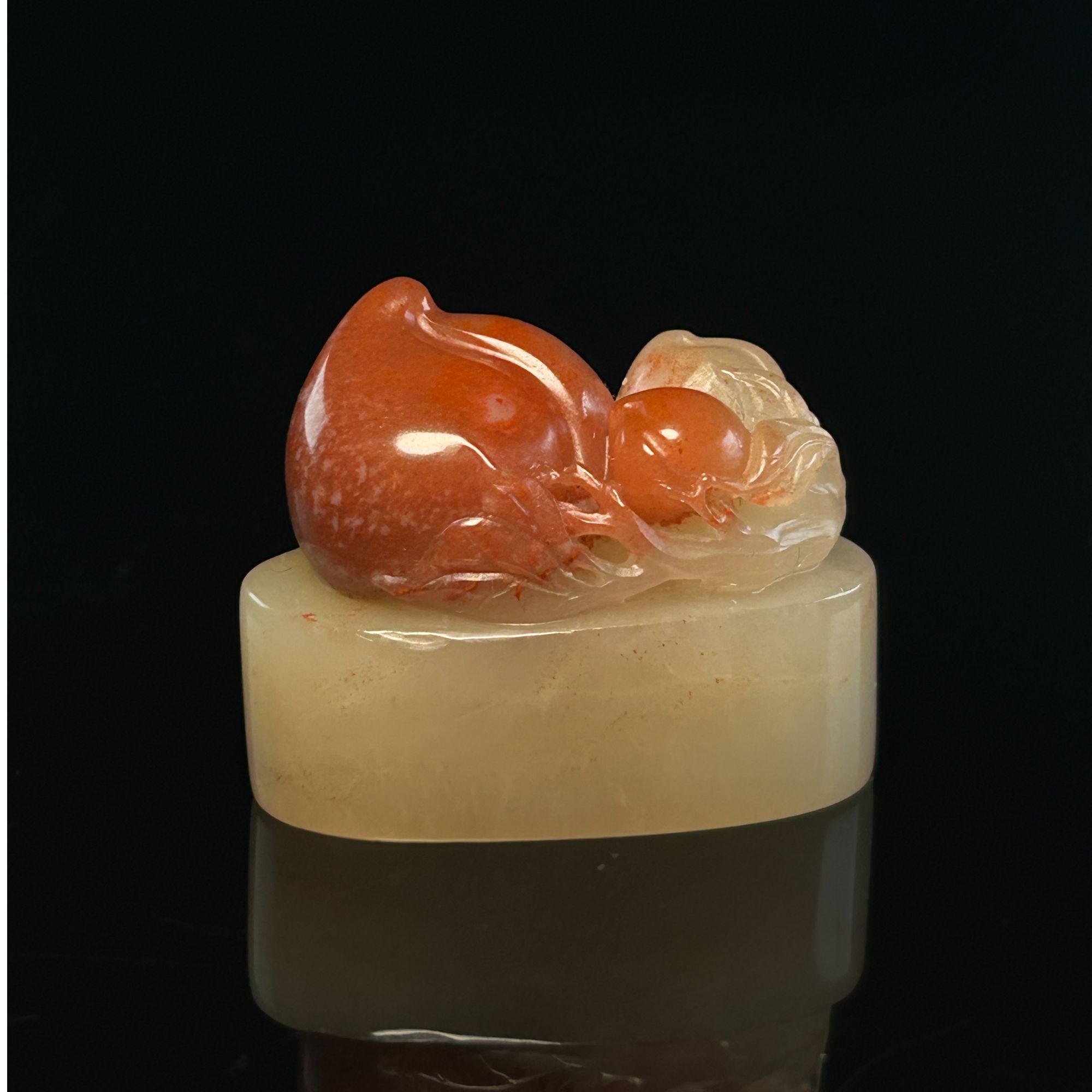 寿山高山水洞石俏色桃钮椭圆印章