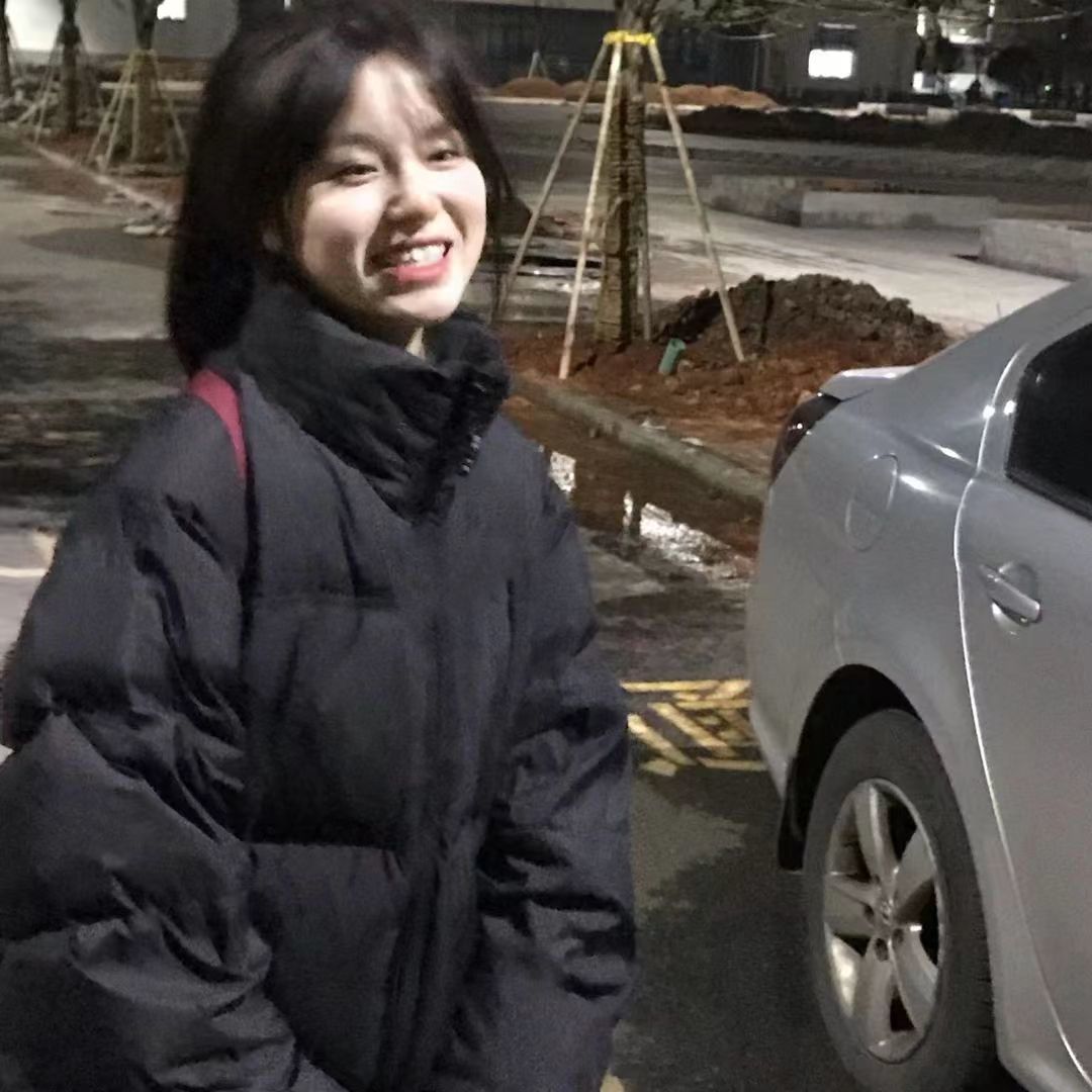 简型黑色奶呼呼羽绒服女2023新款冬季纯色宽松加厚小众面包服外