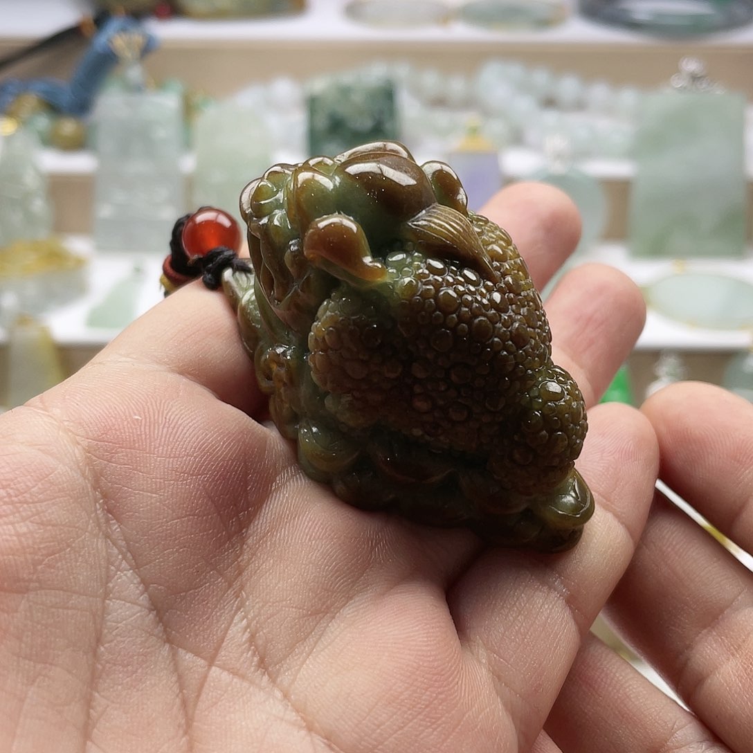 翡翠颈饰未镶嵌金蟾