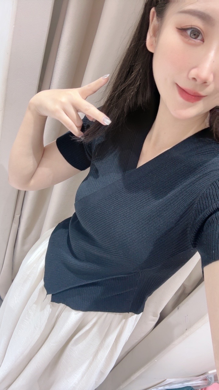 针织显瘦洋气百搭气质上衣长袖时尚韩版修身纯色打底衫