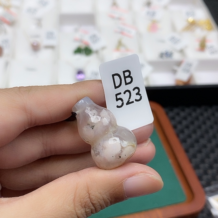 【闪购商品】水晶吊坠(不含链)未镶嵌