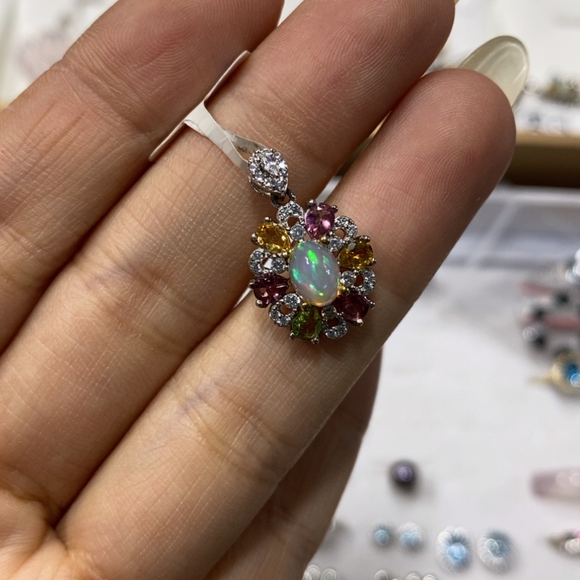 【闪购商品】水晶颈饰未镶嵌