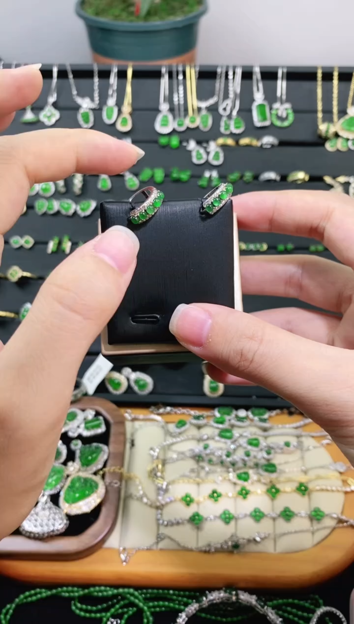 【闪购商品】翡翠耳饰银S925镶嵌多样性