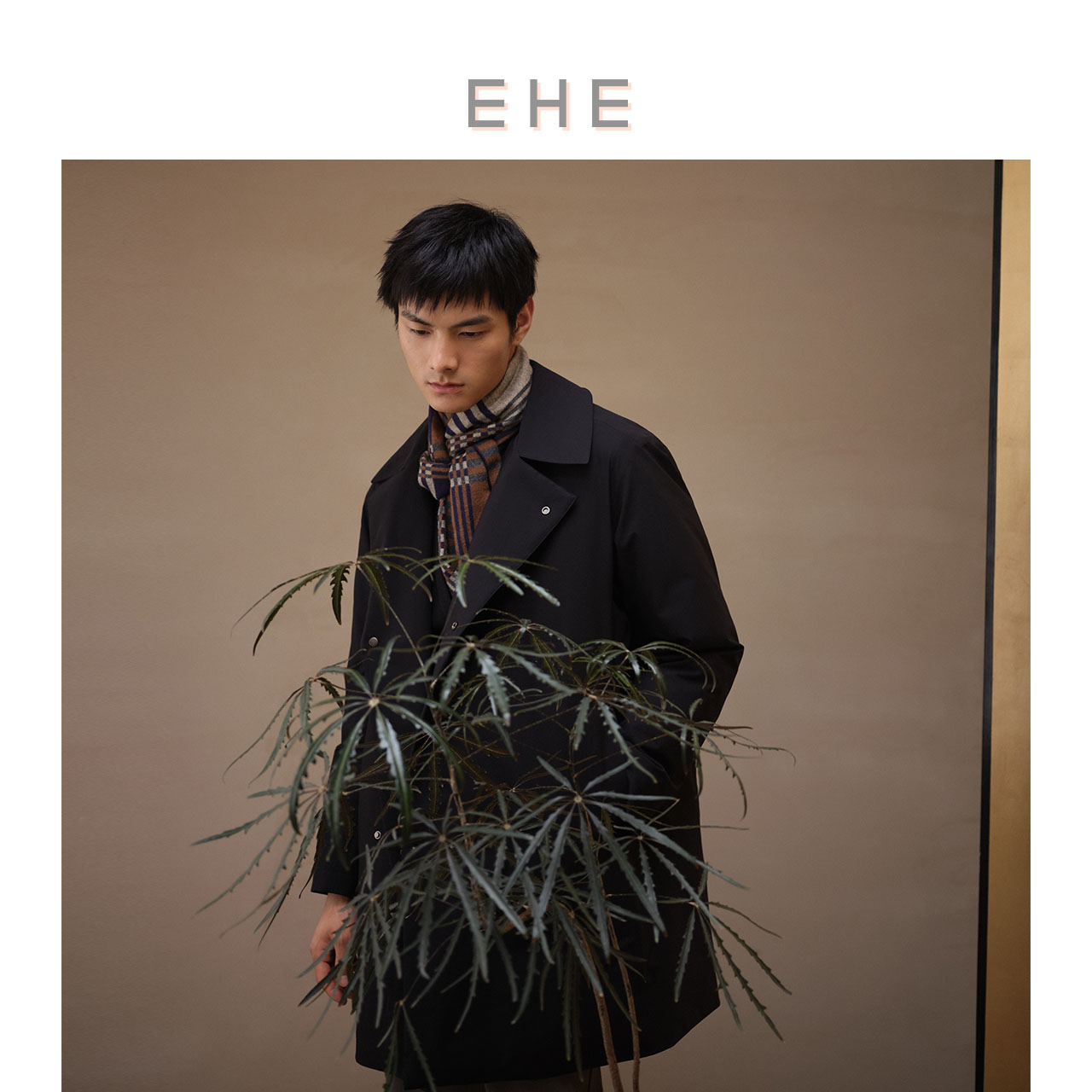 EHE男装冬季90白鸭绒分割隐形缝袋翻驳领风衣式羽绒服66113234020