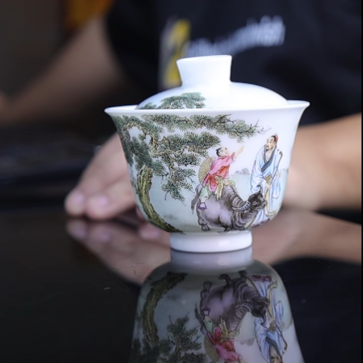 景德镇全手绘粉彩人物牧童指路盖碗