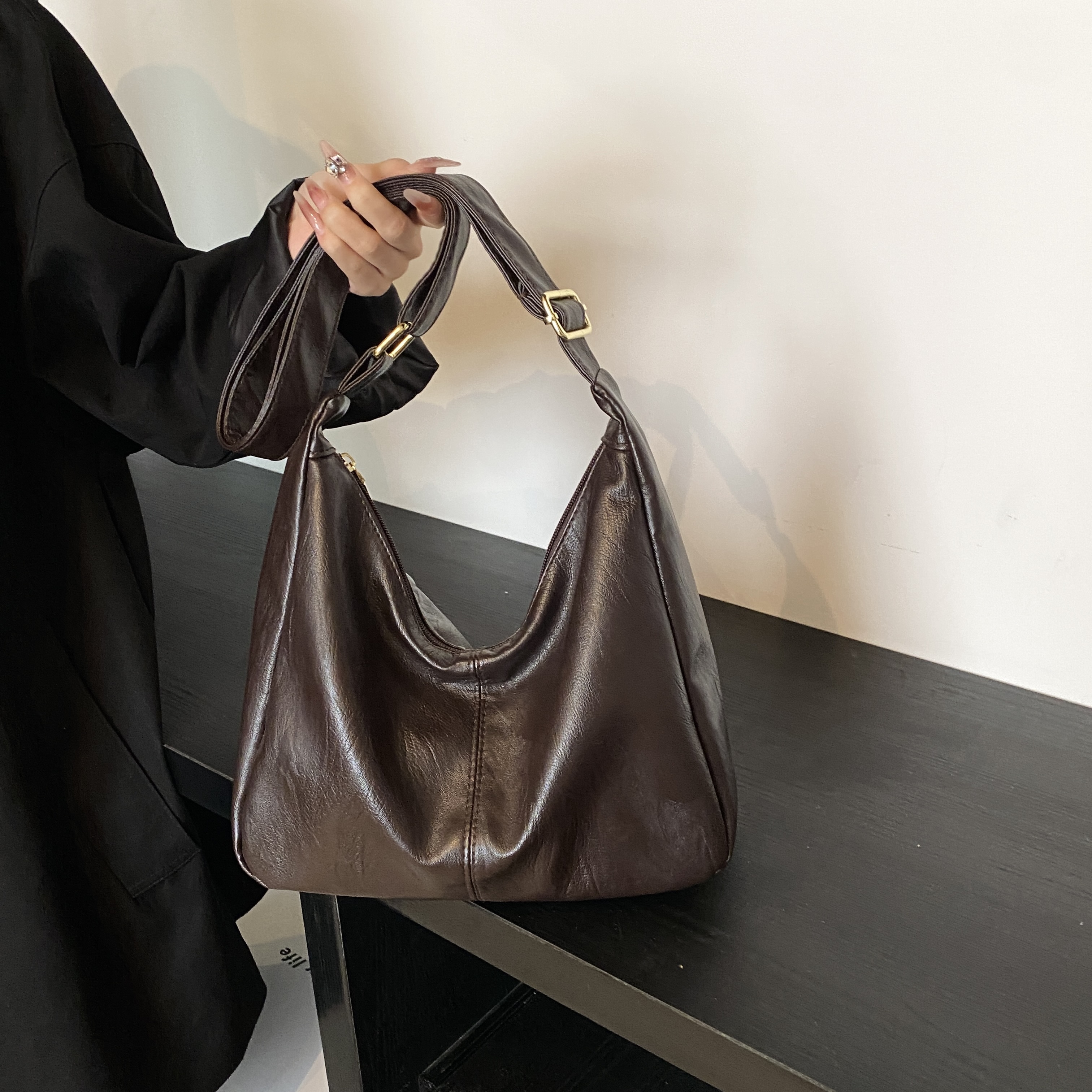 LALA单肩托特包2026新款大容量包包女软包简约大包大学生通勤包