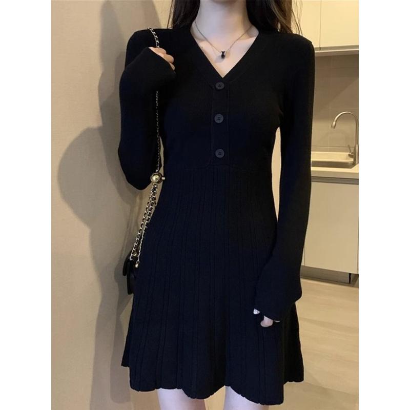 小个子V领针织连衣裙女秋冬大衣打底内搭气质修身设计感小黑裙子