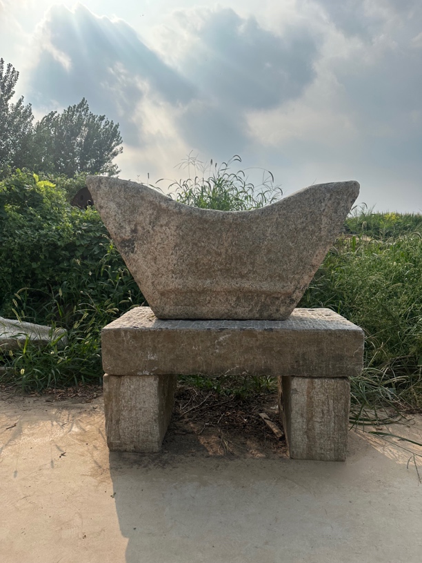 大个元宝石，品相完美，长度108 宽度28高度55，总高度108