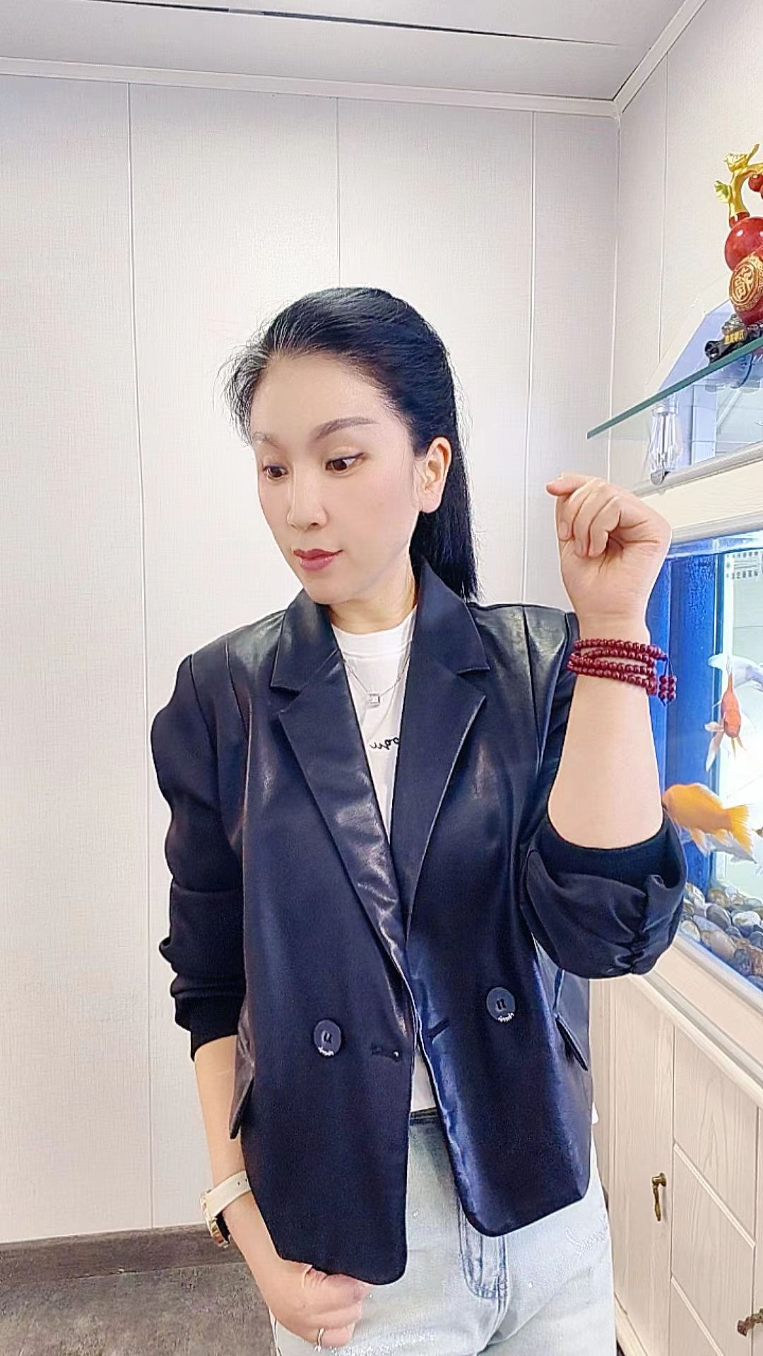 2024新款黑色西装领女士短款皮衣时尚高级