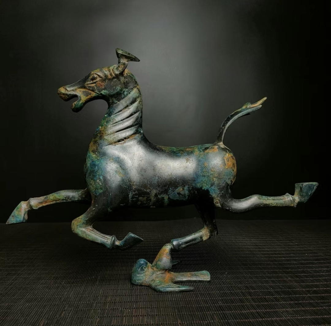 原大红斑绿绣马踏飞燕仿古青铜器摆件家居摆件桌面摆件