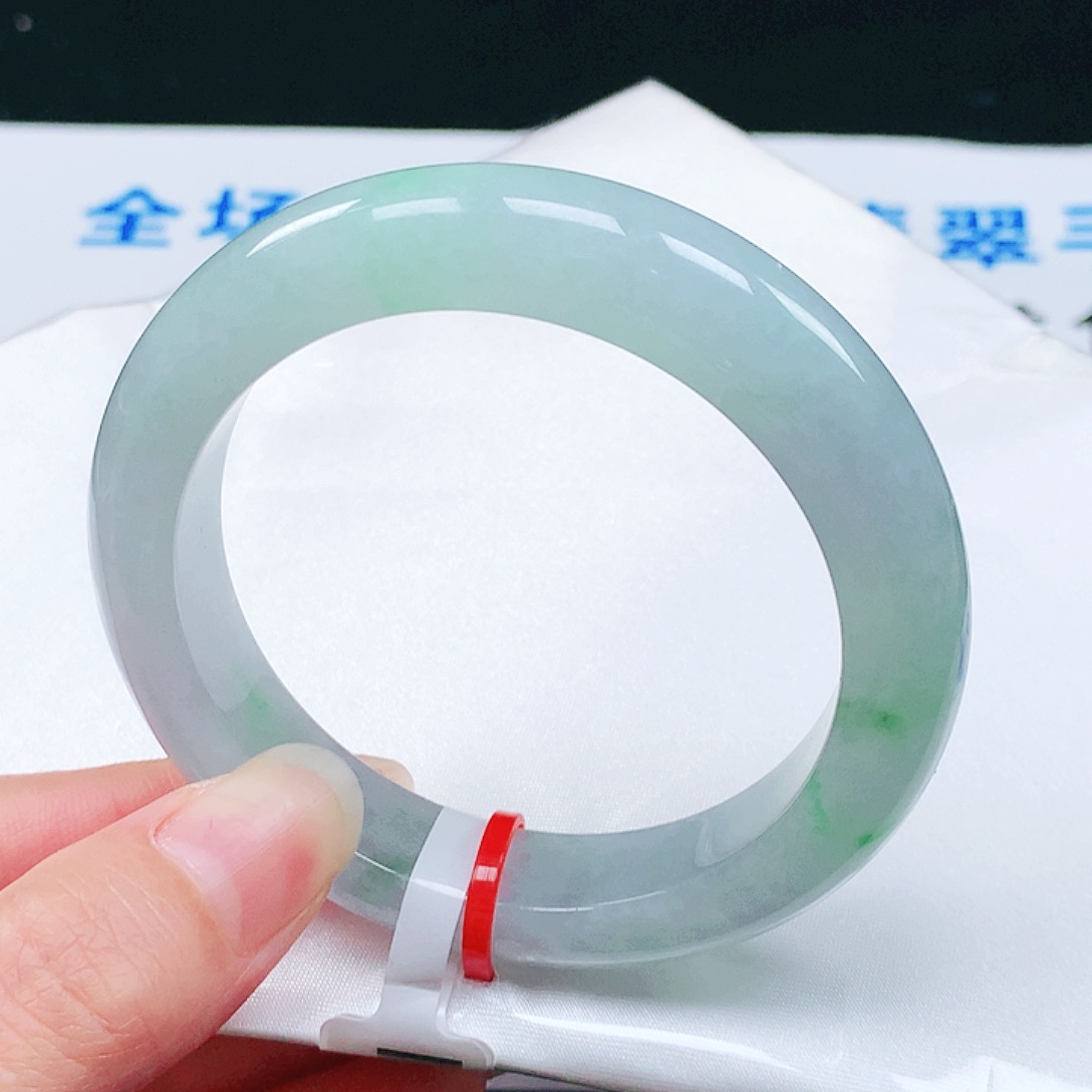 翡翠手镯未镶嵌56圈