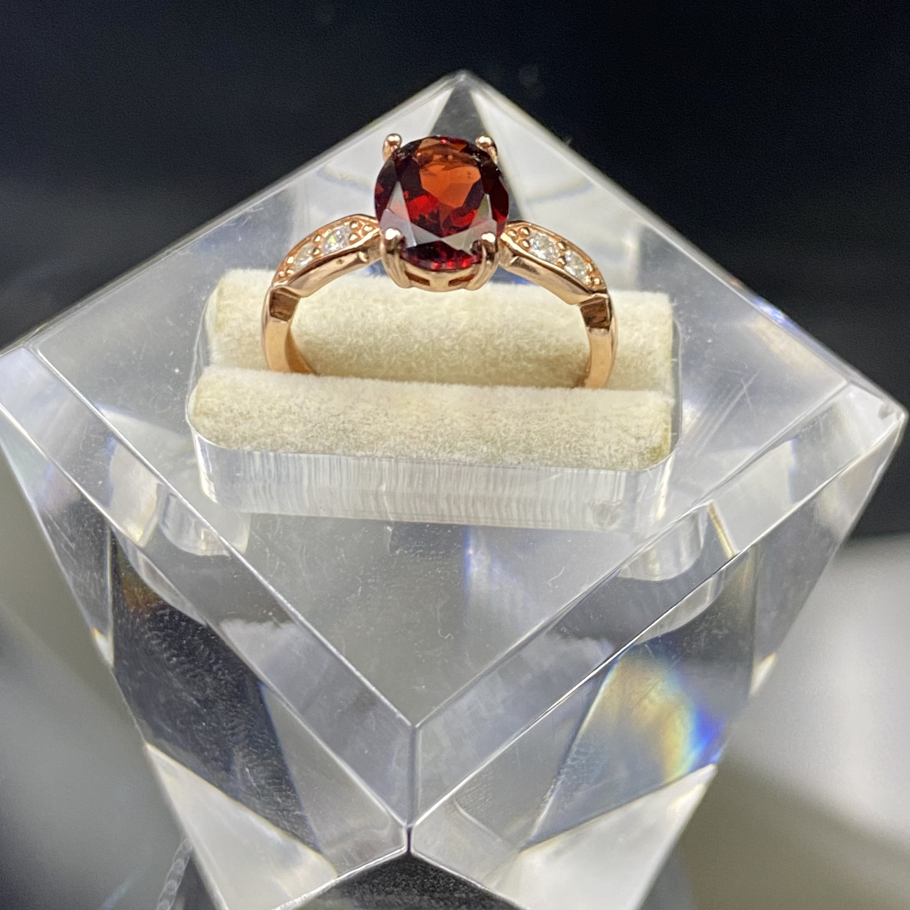 天然莫桑比克鸽血红色石榴石戒指通体S925国标银全净体满火彩