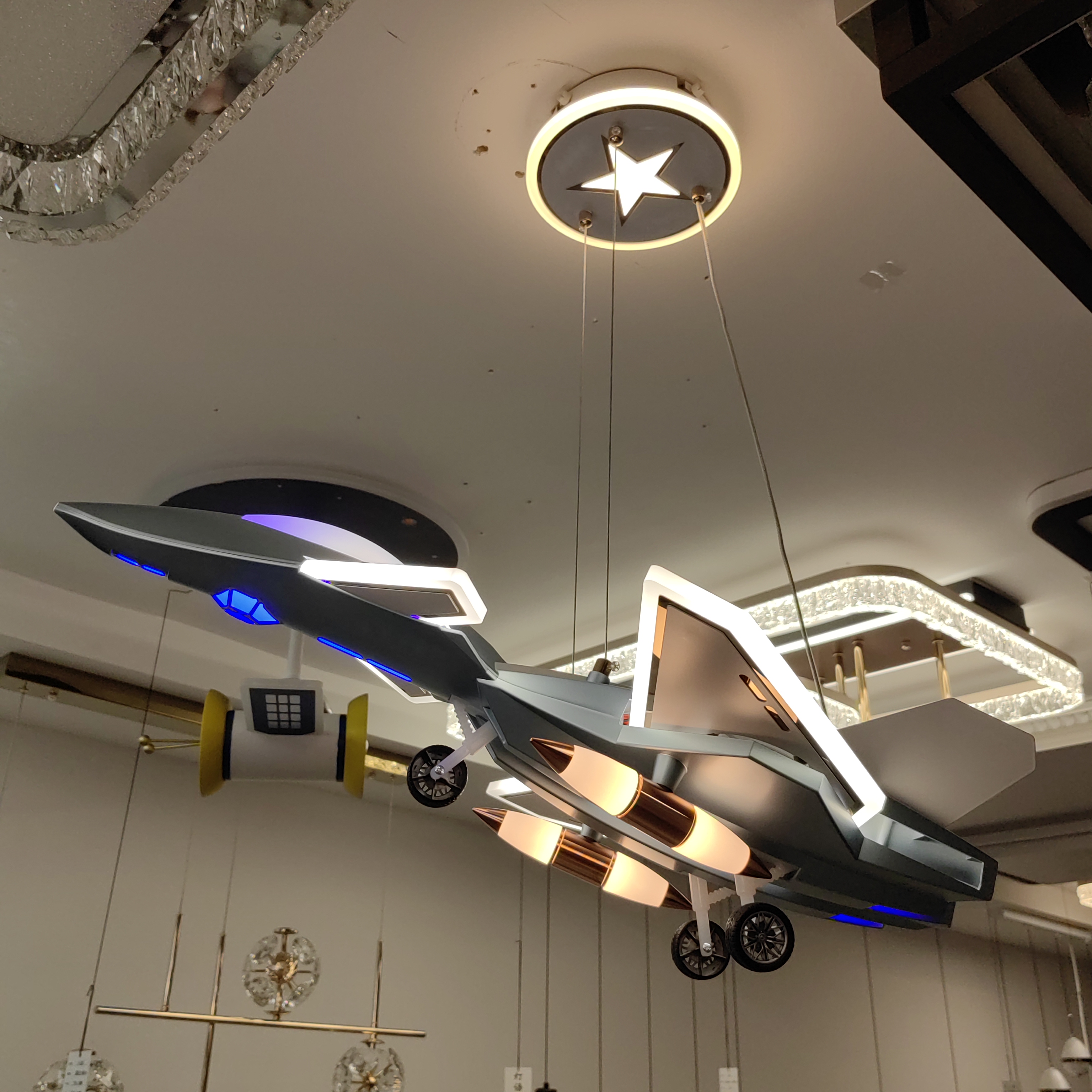 飞机灯儿童房男孩房间灯简约现代全光谱护眼大气动感白帝战斗机