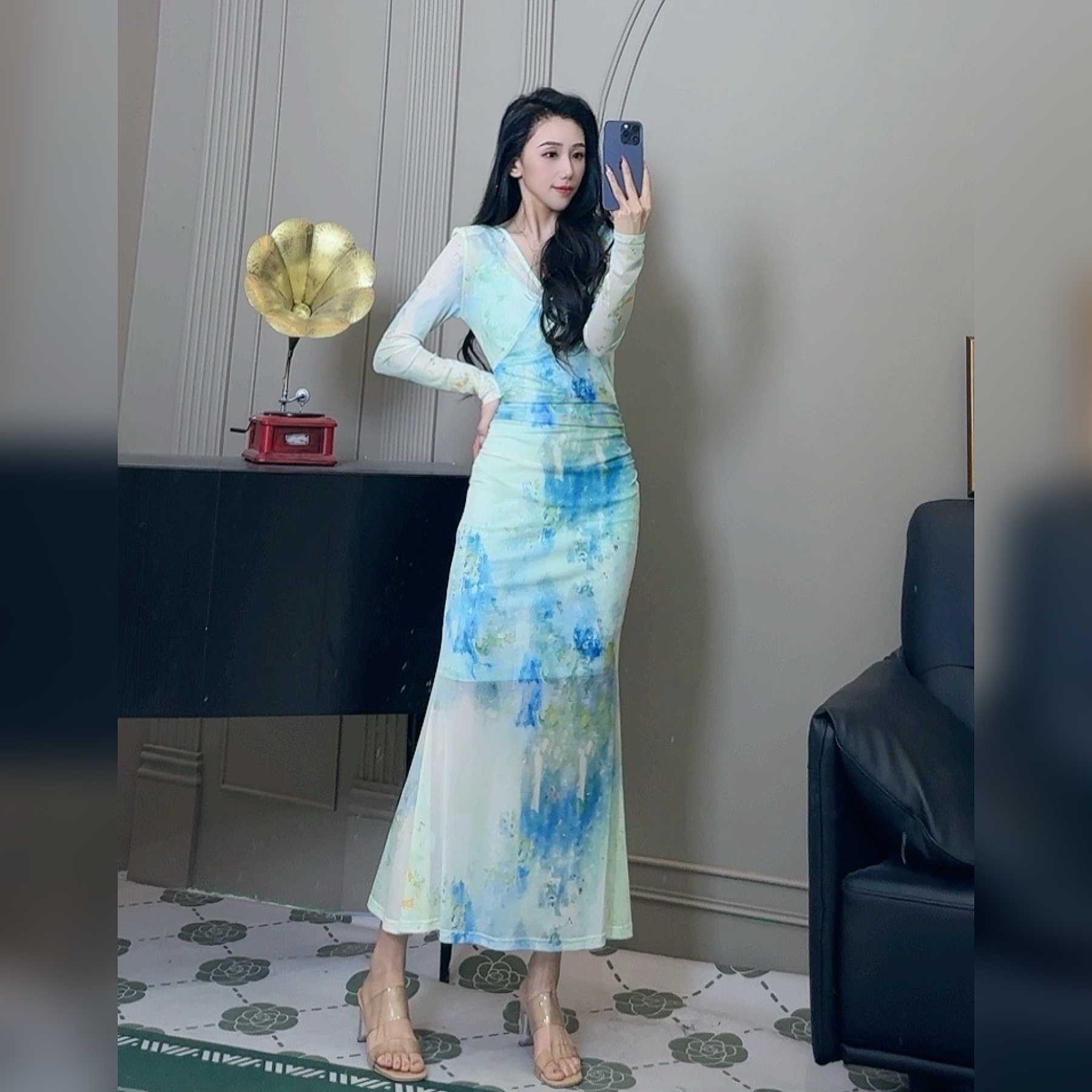 气质女人味轻奢V领长袖云窗月户显瘦修身时尚百搭鱼尾长裙连衣裙