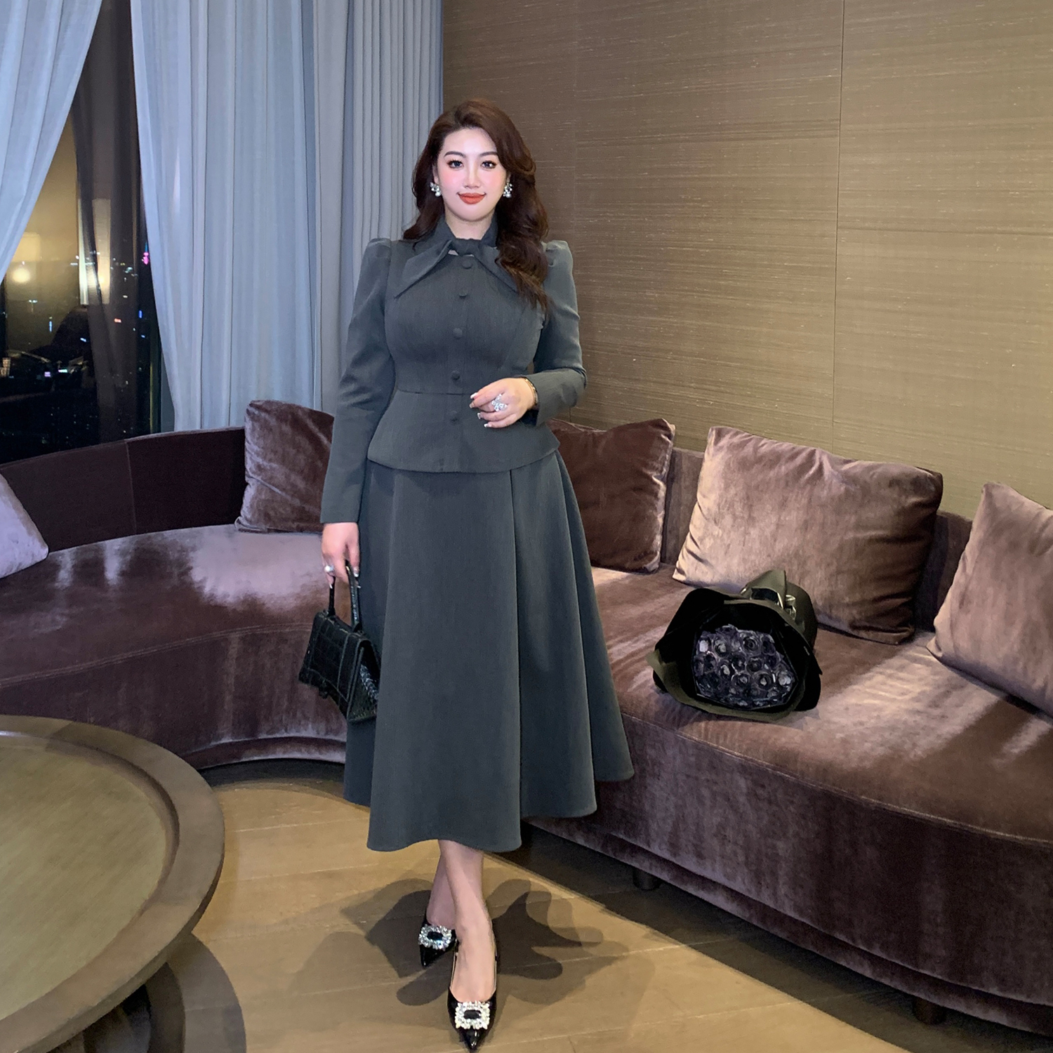 GLEC大码女装2025秋冬新款法式赫本小香风高级感领结假两件连衣裙