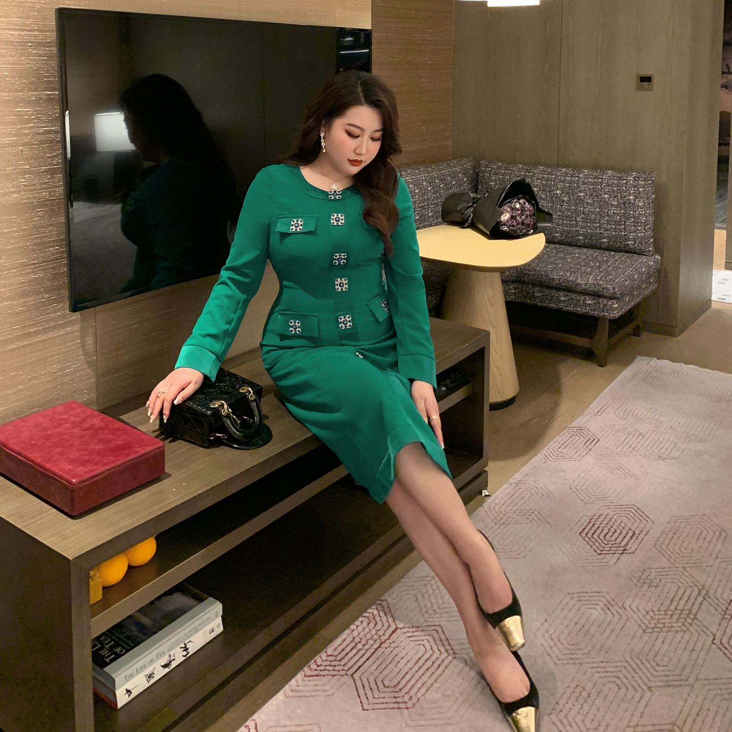 GLEC大码女装2025年春秋新款高级感墨绿色气质连衣裙遮肉显瘦