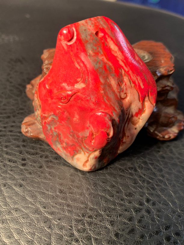 昌化大红袍刘关张鸡血石挂件