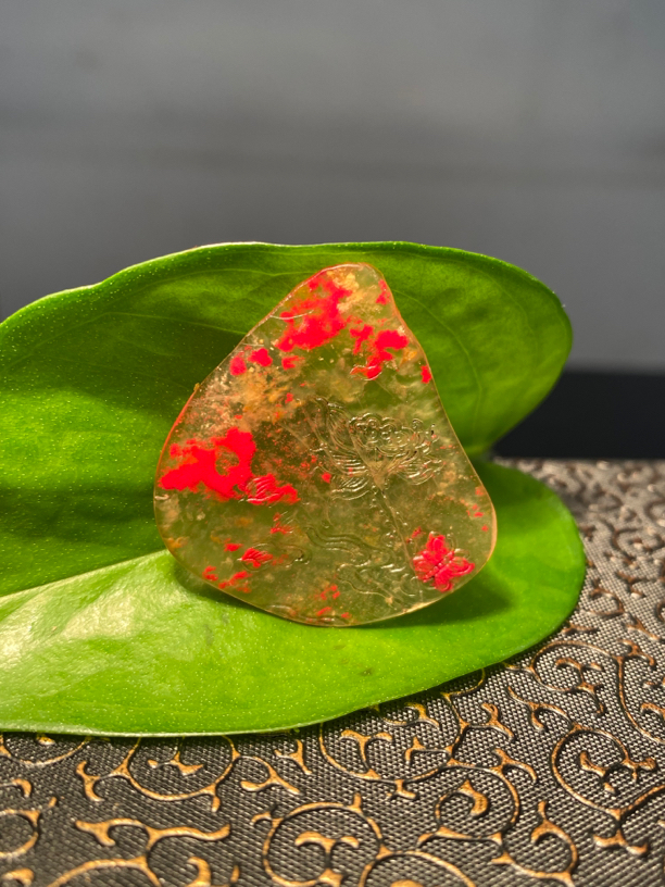 昌化玻璃冻鸡血石挂件（蝶恋花）