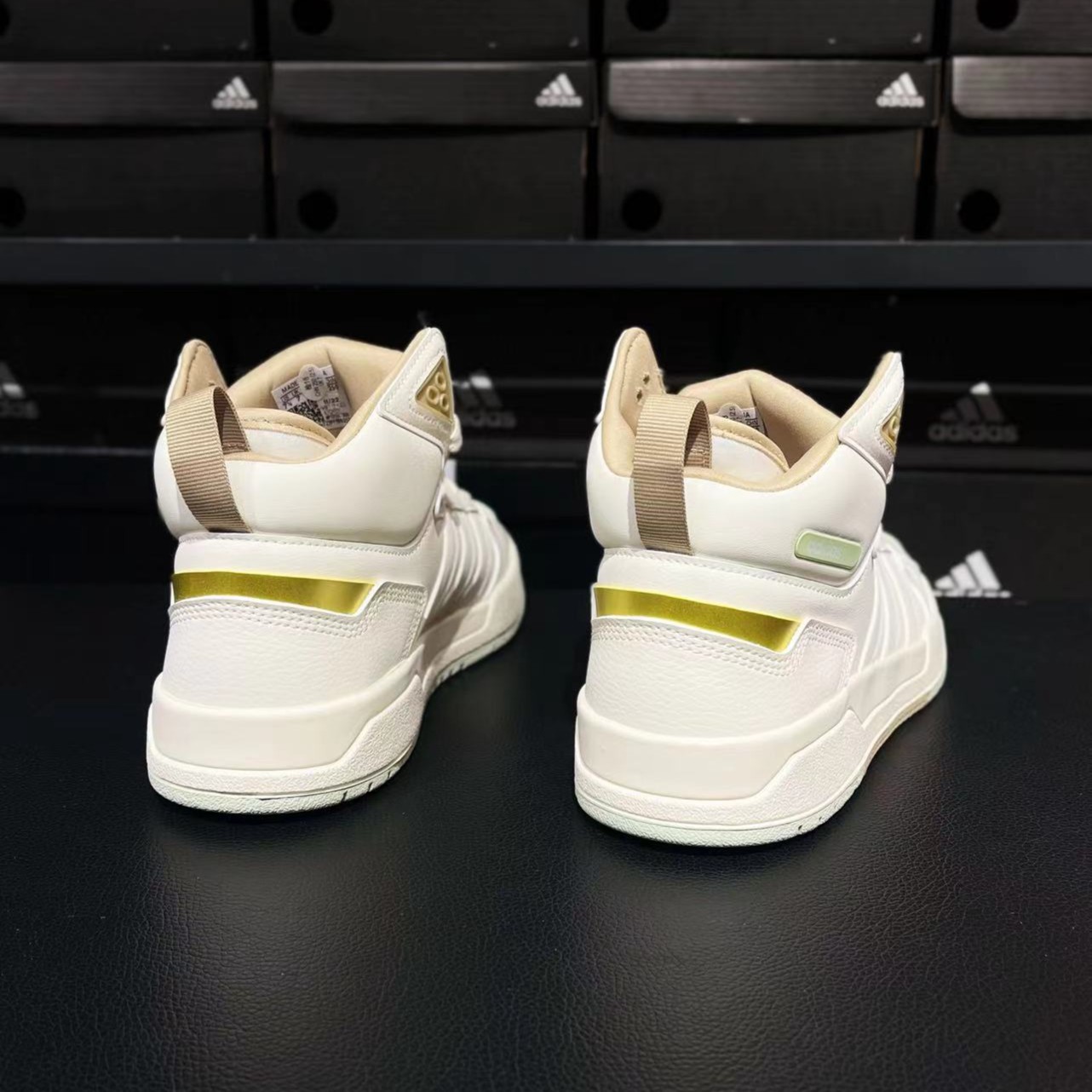 阿迪达斯Adidas男鞋2023秋百搭轻便运动鞋休闲鞋高筒板鞋子HQ4556