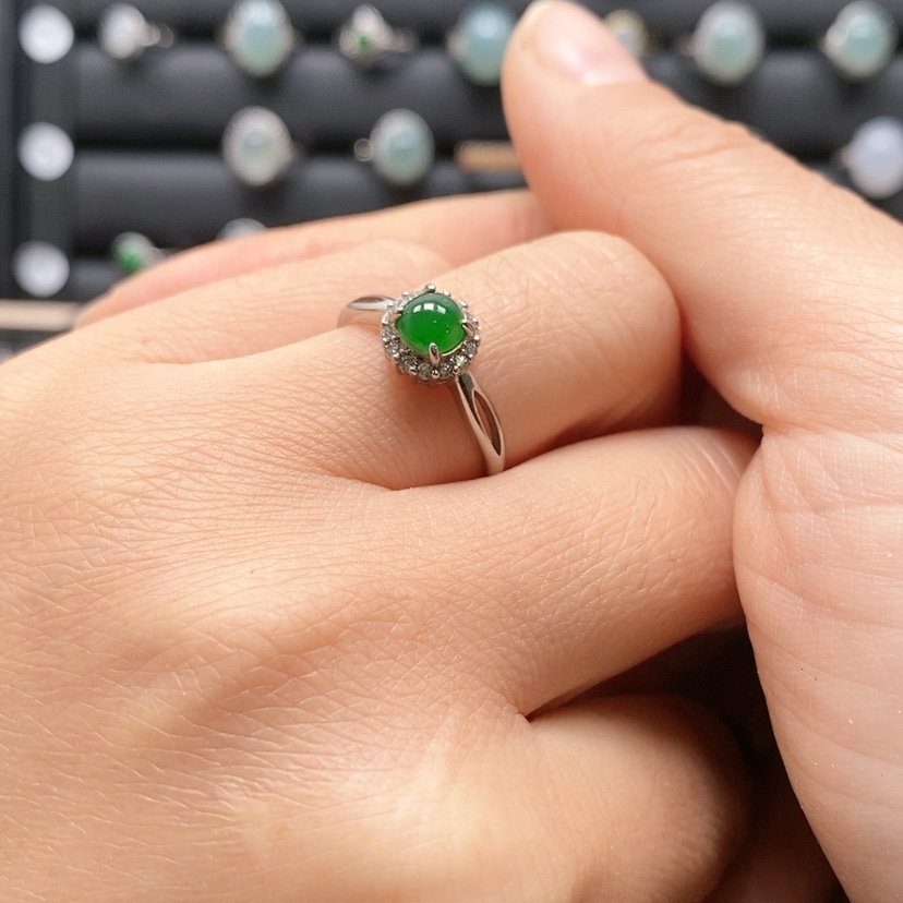 【闪购商品】翡翠戒指银S925镶嵌晶**?