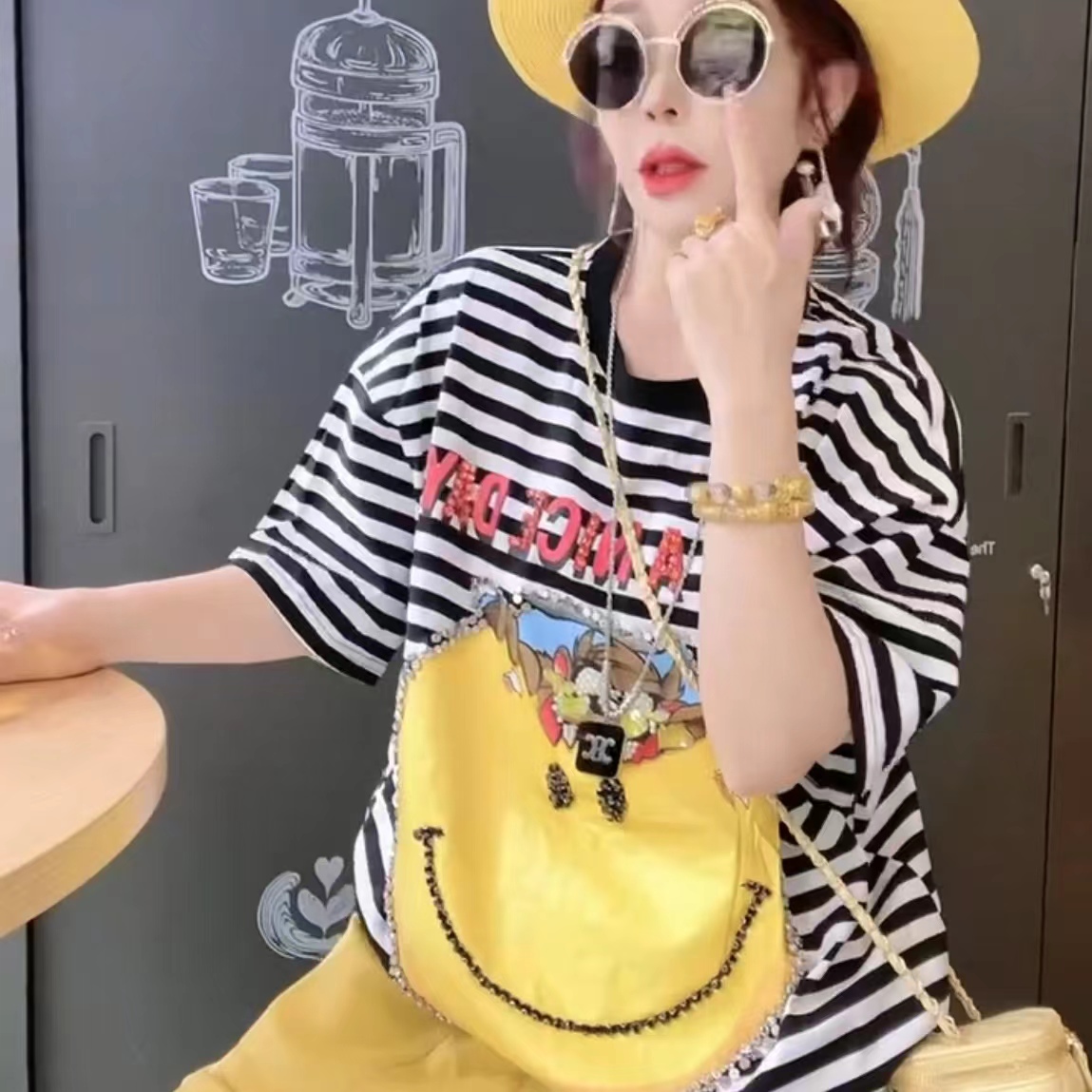 毓儿家条纹字母卡通大版显瘦体恤