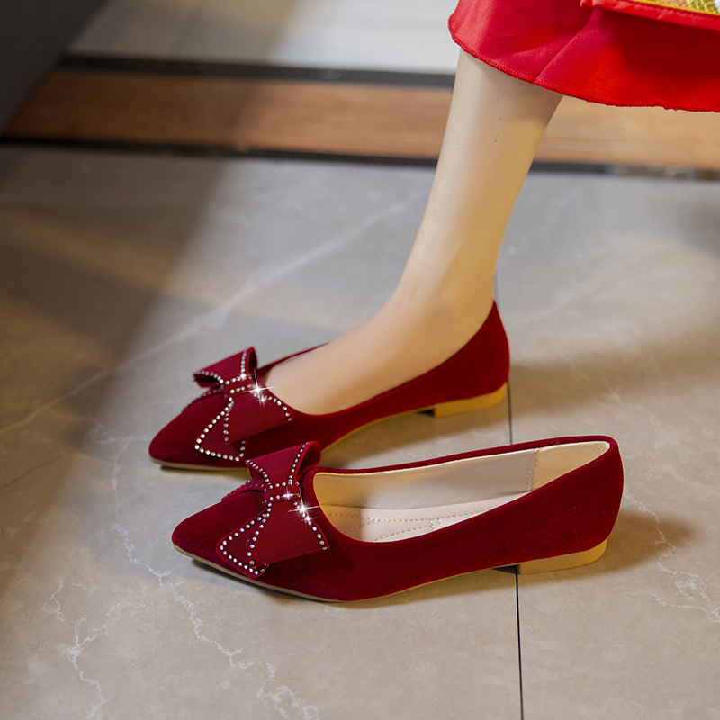 平底婚鞋女2025春夏新款红色秀禾服婚纱两穿新娘鞋不累脚孕妇可穿