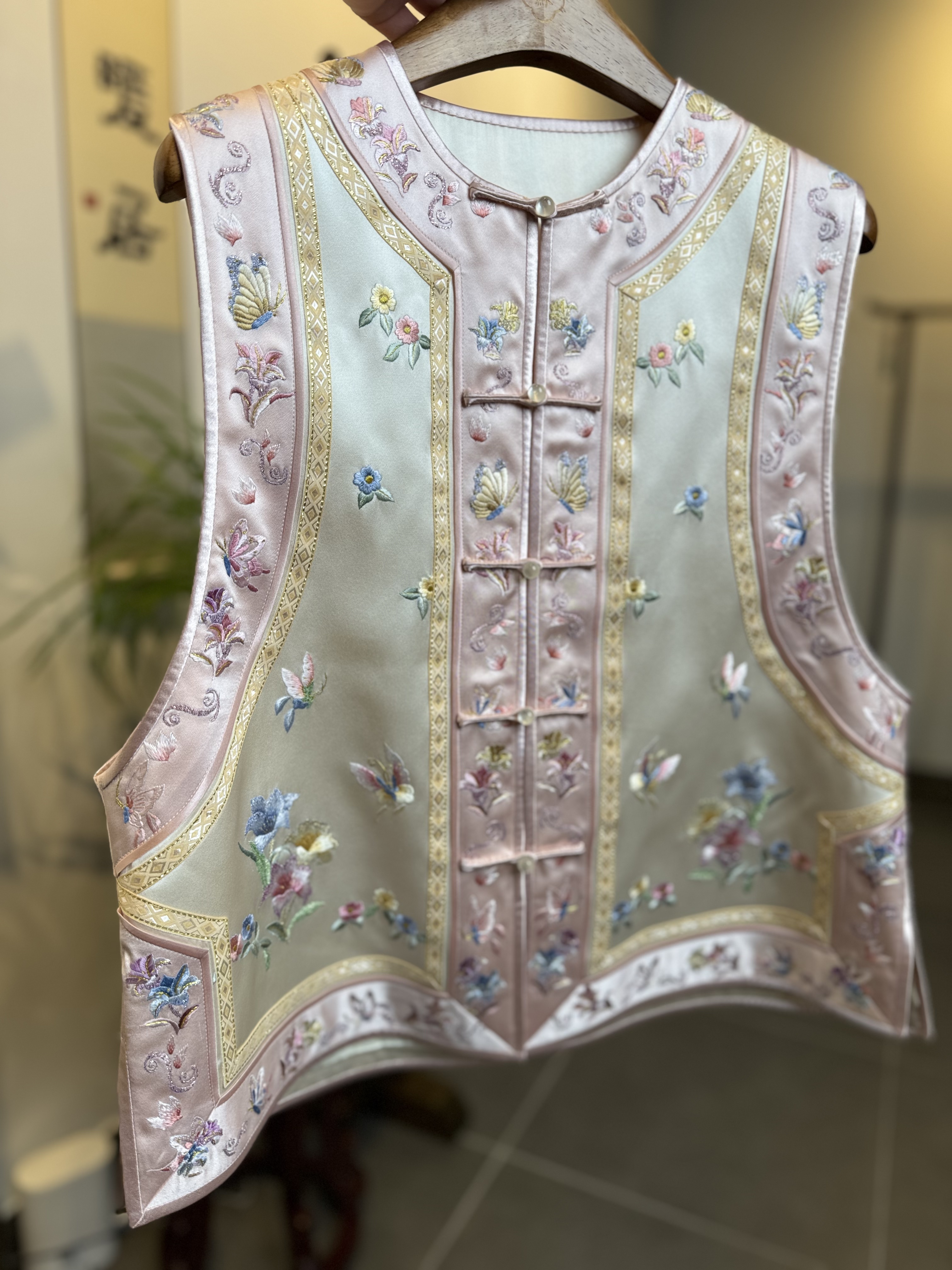 姑苏夫人国风苏绣手绣新中式可爱粉色马甲高端定制刺绣款