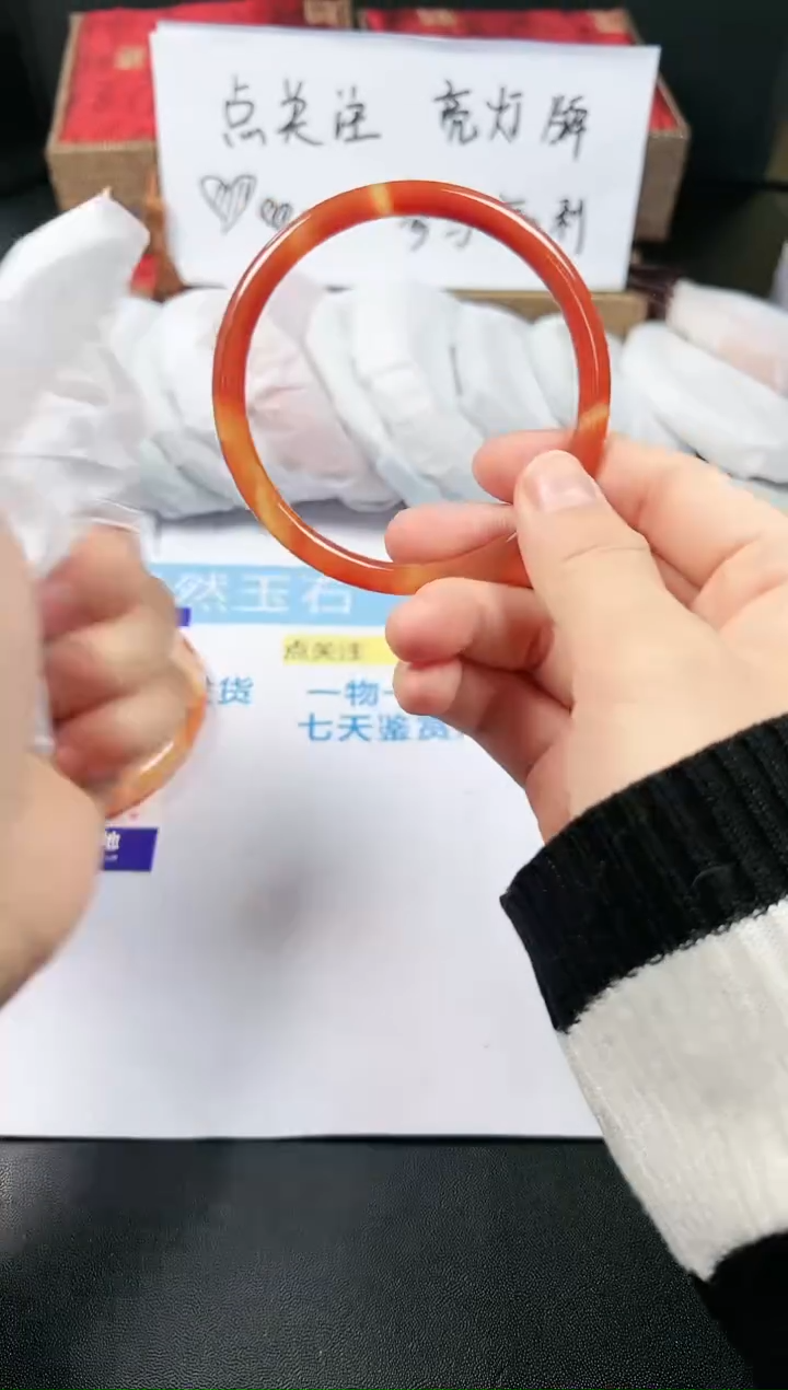 【闪购商品】石英质玉手镯未镶嵌68