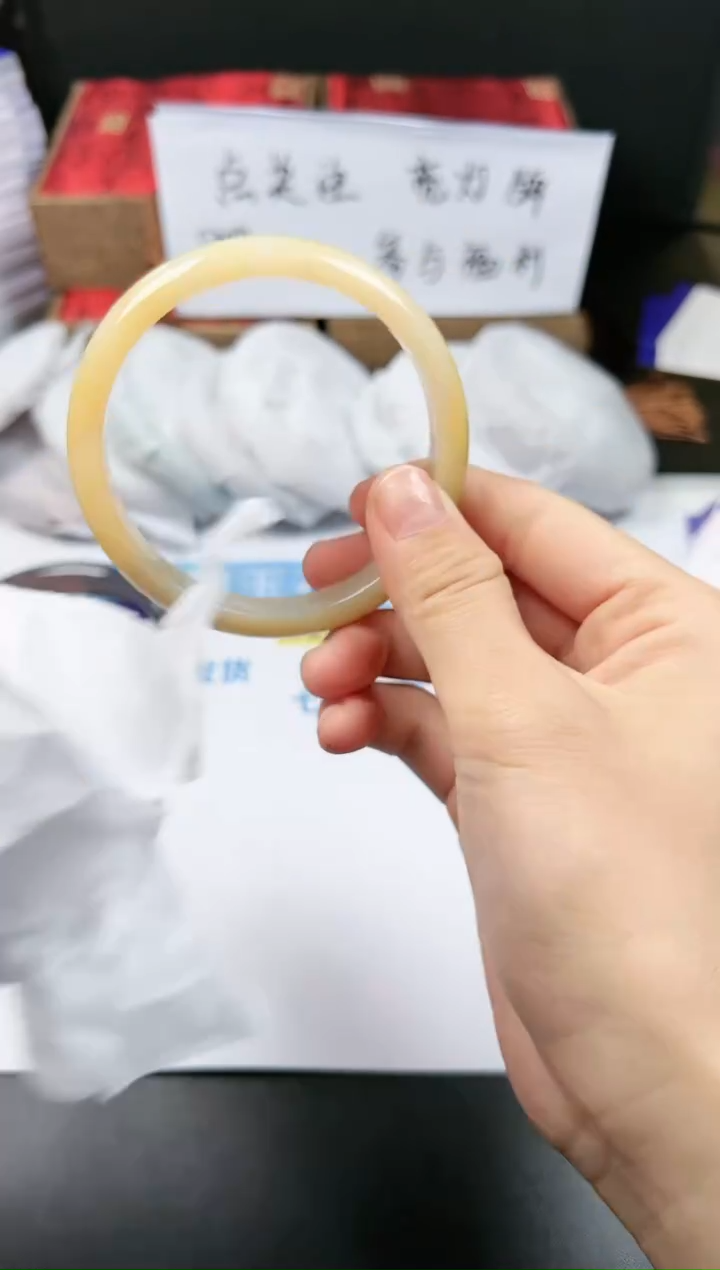 【闪购商品】石英质玉手镯未镶嵌120