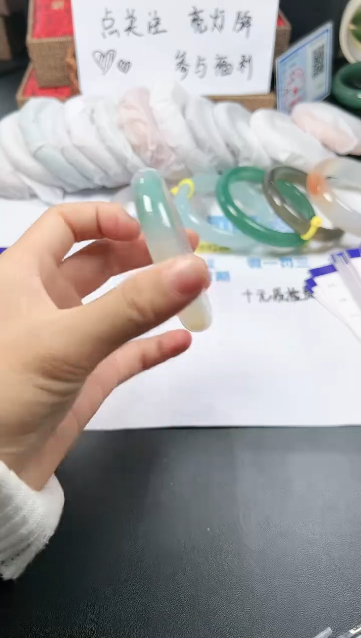 【闪购商品】石英质玉手镯未镶嵌161