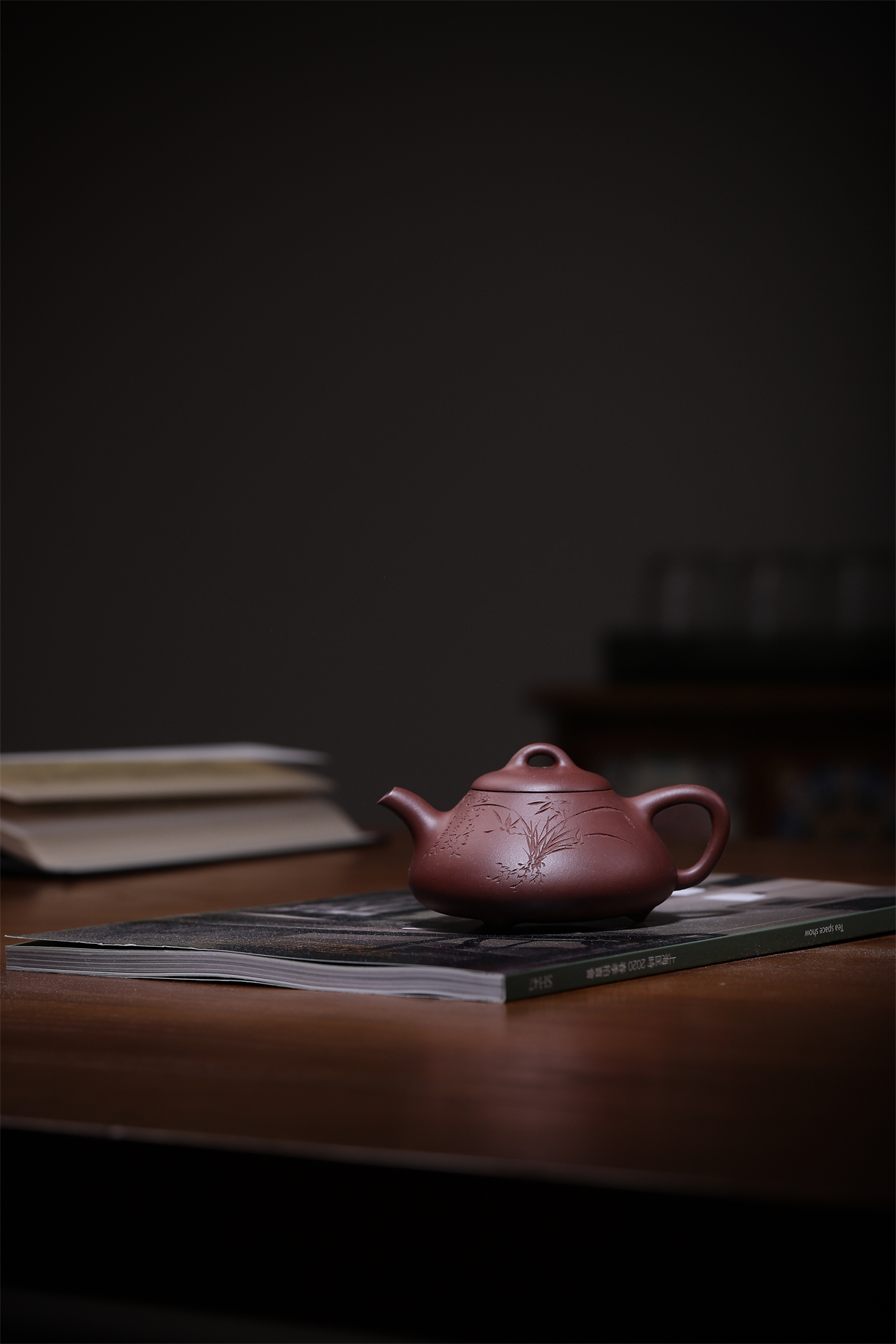 怀仁石瓢•陈小云制  黄松刻绘  底槽清  宜兴紫砂壶