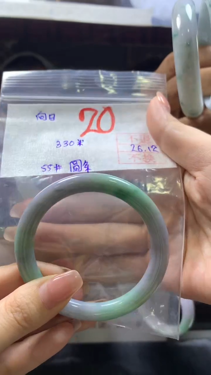 【闪购商品】定制翡翠未镶嵌多样性手镯不退不换