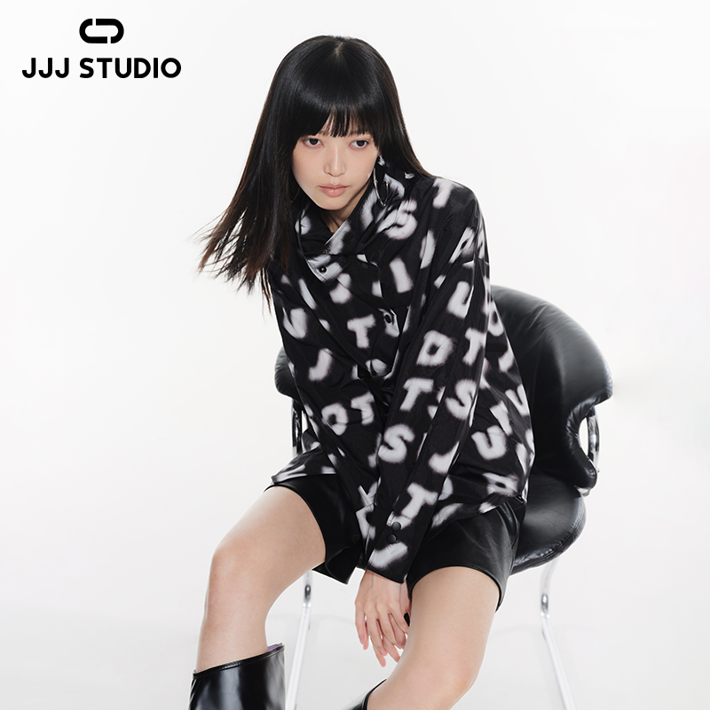 【TO 1】 JJJ STUDIO 花色宽松长袖黑白字母印花上衣女 JDWFA1C226
