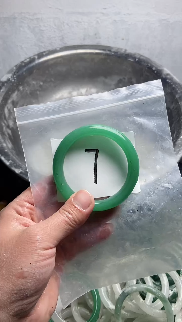 【闪购商品】石英质玉手镯未镶嵌东陵玉60