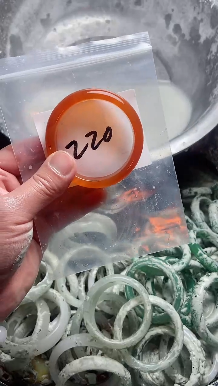 【闪购商品】石英质玉手镯合金红玛瑙58