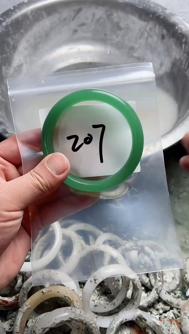 【闪购商品】石英质玉手镯未镶嵌东陵玉65
