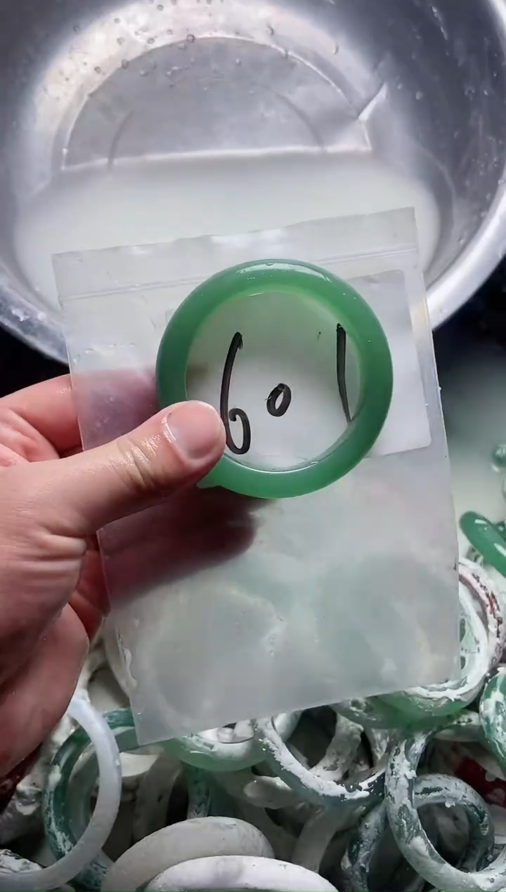 【闪购商品】石英质玉手镯未镶嵌5859东陵玉601