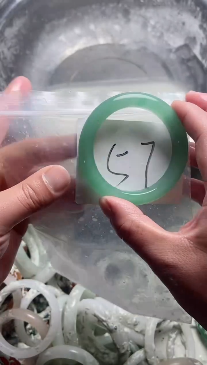 【闪购商品】石英质玉手镯未镶嵌东陵玉5758