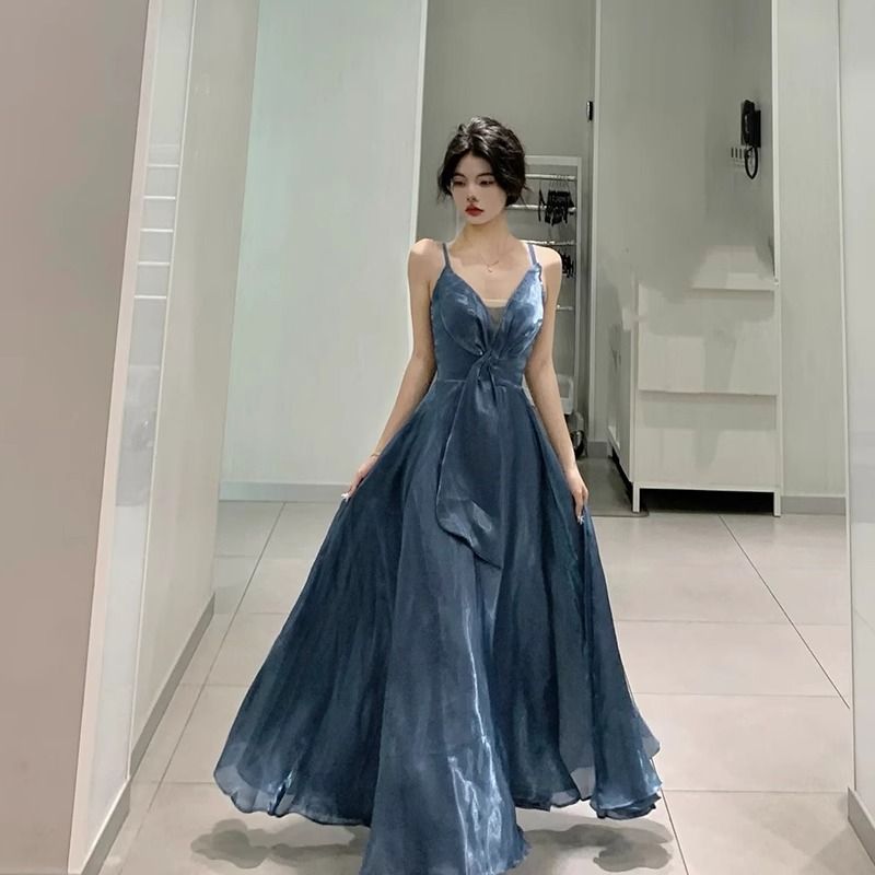 性感吊带连衣裙女2023秋季新款设计感小众轻奢名媛高级派对裙子潮