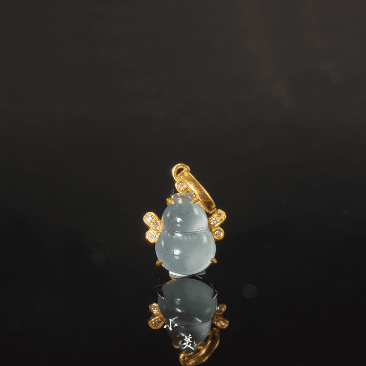 18K金*翡翠小蜜蜂葫芦吊坠 G7970