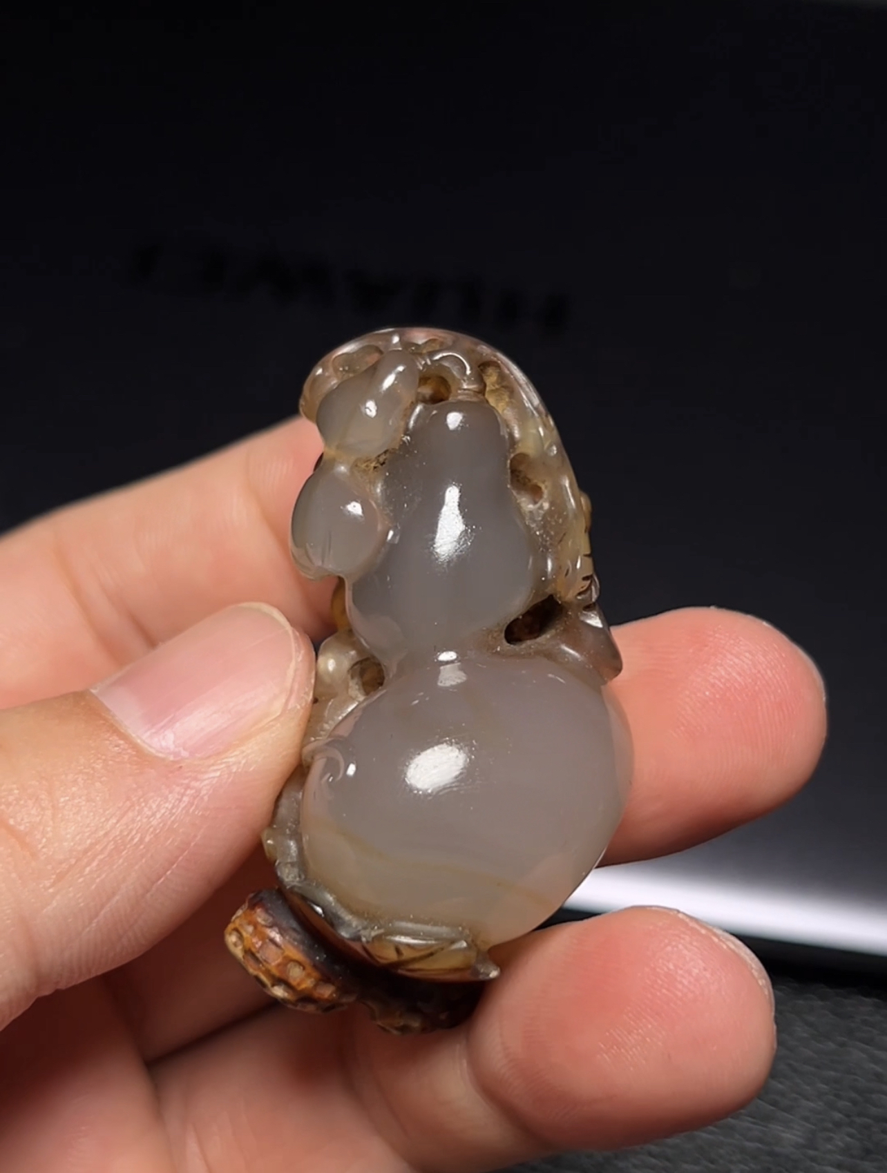 玛瑙巧雕葫芦万代